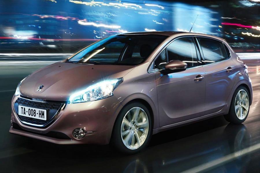  Peugeot 208 5-Door 2012 года  (фото 30 из 73)